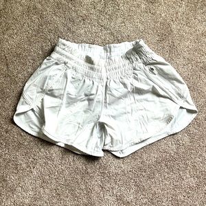 Lululemon 🍋 white athletic shorts. Fully lined.